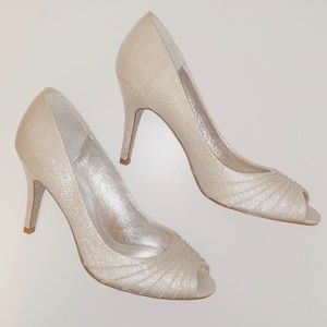 Adrianna Pappel Silver 3” Pumps